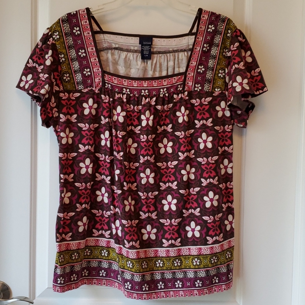 Womans short sleeve shirt